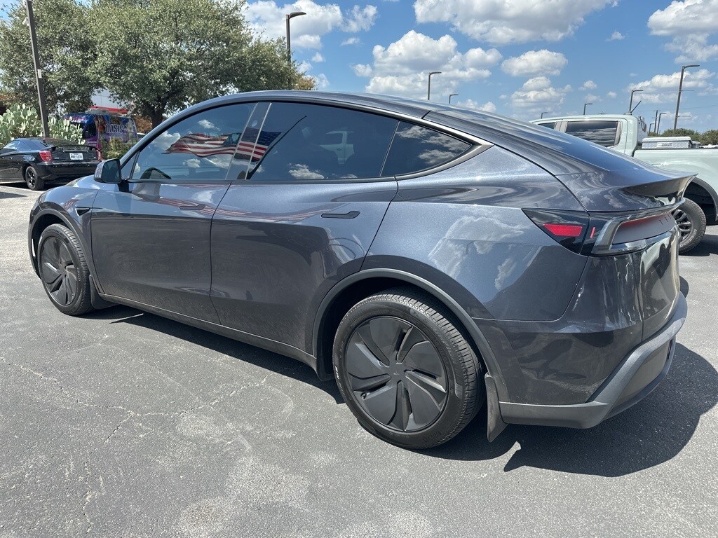 2026 Tesla Model Y Long Range photo 2