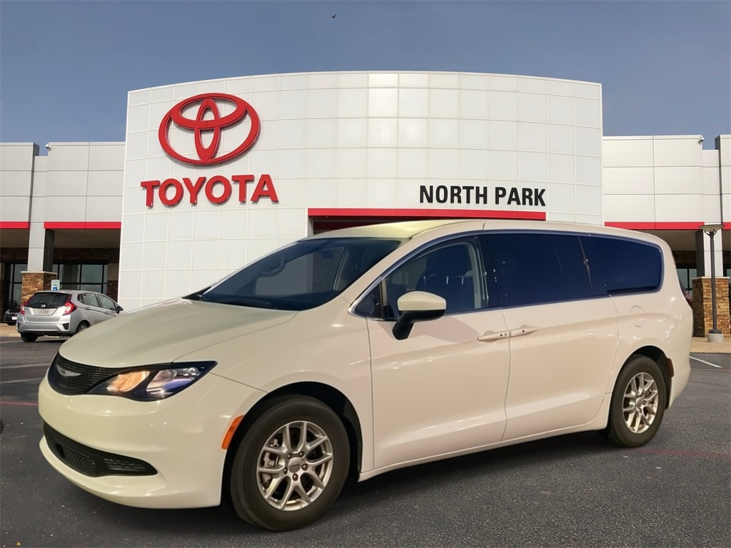 2022 Chrysler Voyager