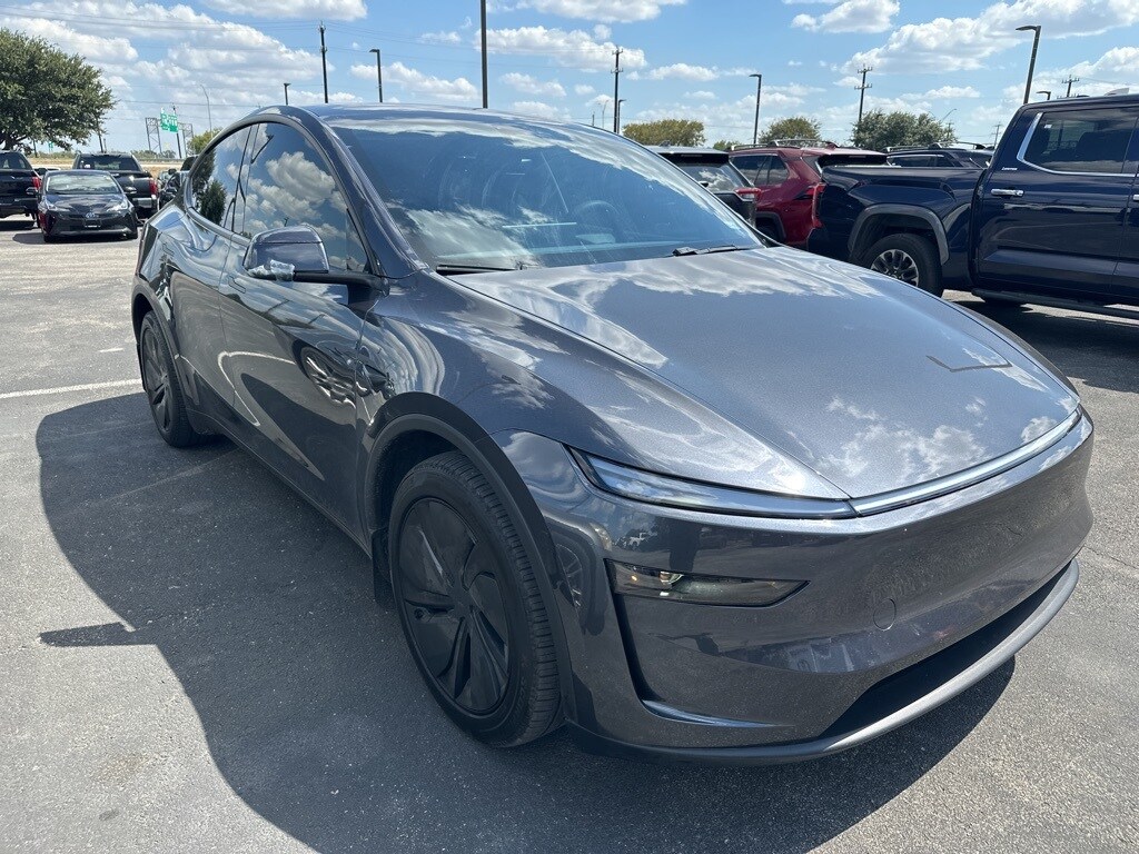 2026 Tesla Model Y Long Range photo 4