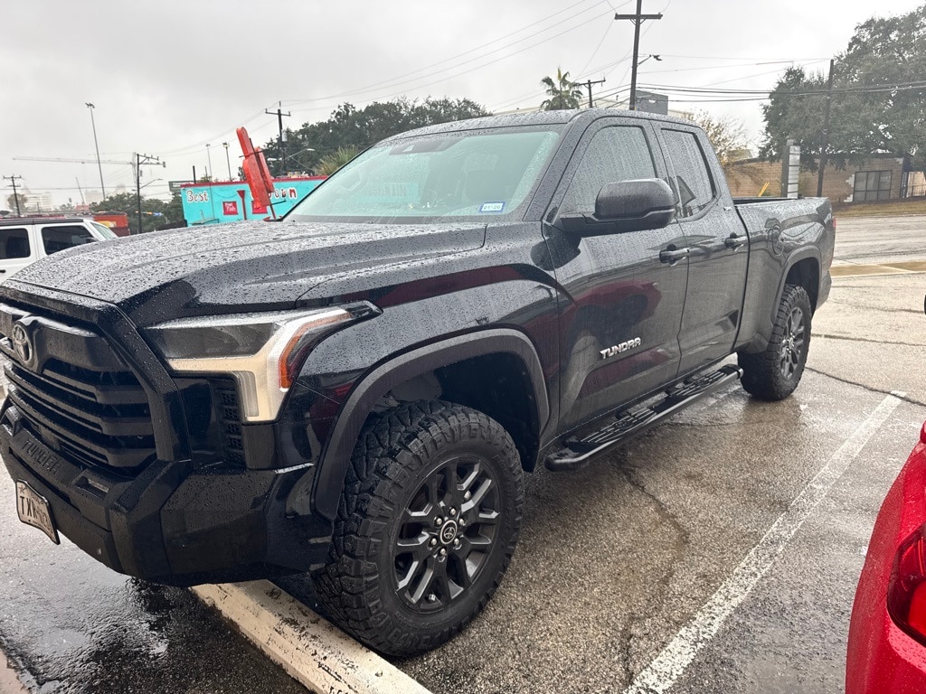 2023 Toyota Tundra SR5's photo