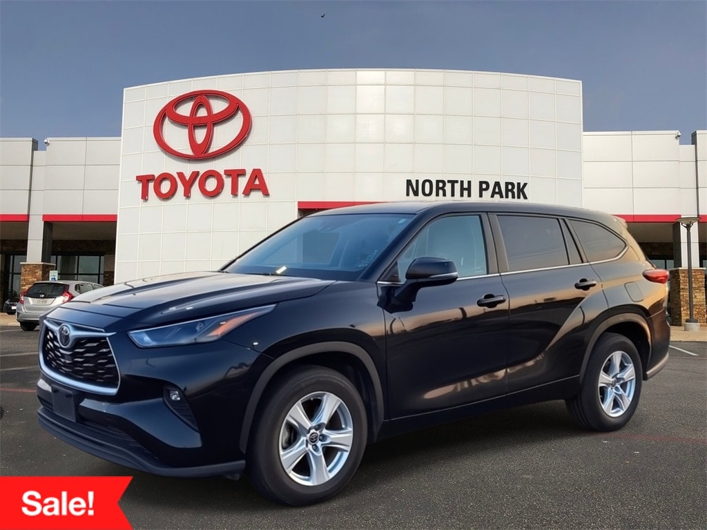 Used 2023 Toyota Highlander LE SUV