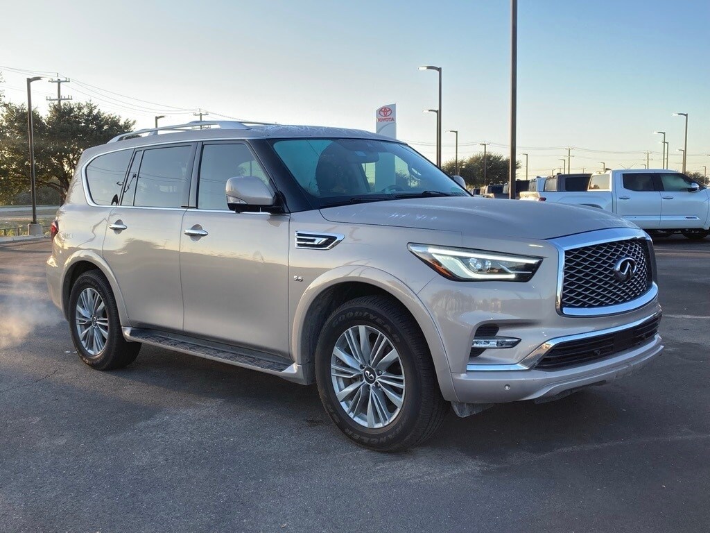 2019 Infiniti QX80 Luxe photo 3