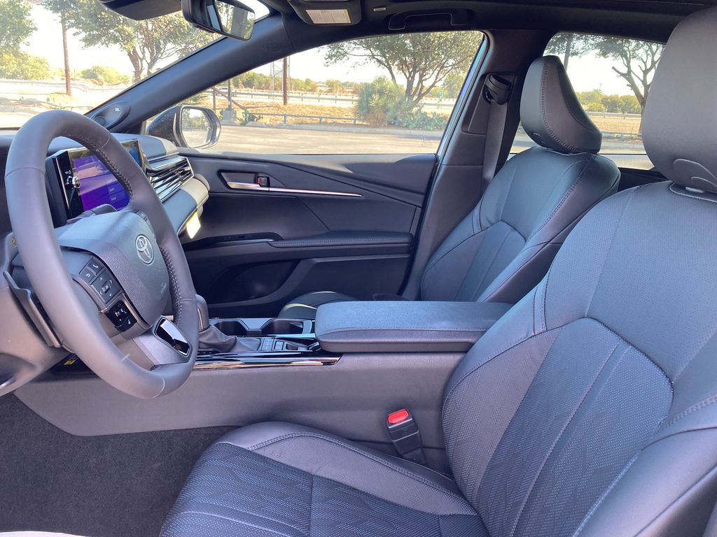 2026 Toyota Camry XSE - Photo 10
