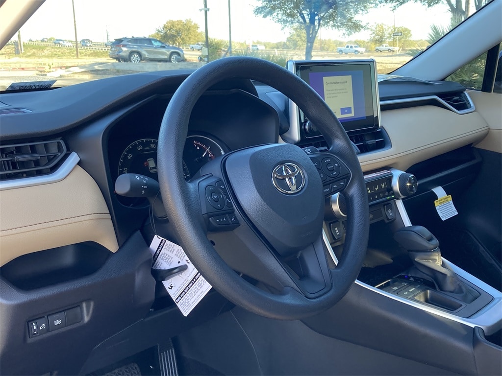 2025 Toyota RAV4 XLE's photo