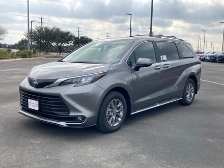 2026 Toyota Sienna XLE 8 Passenger Van Passenger Van