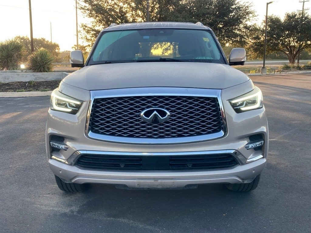 2019 Infiniti QX80 Luxe photo 2