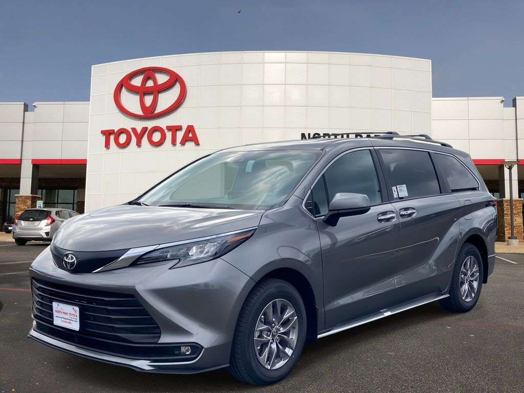 2026 Toyota Sienna XLE 8-Passenger Hybrid FWD's photo