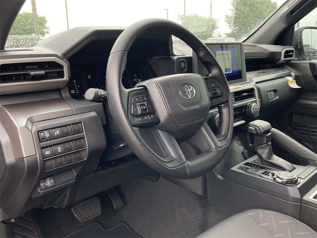 2025 Toyota Tacoma SR5's photo