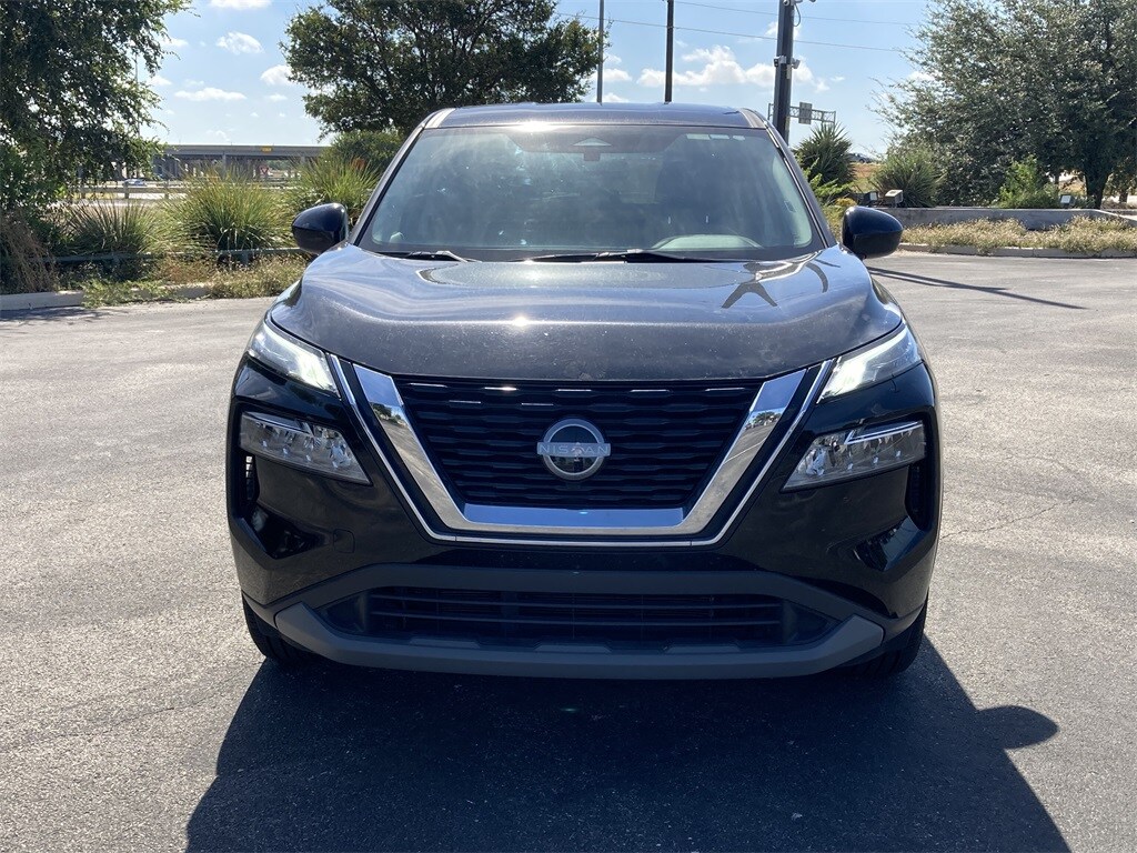 2023 Nissan Rogue SV photo 2