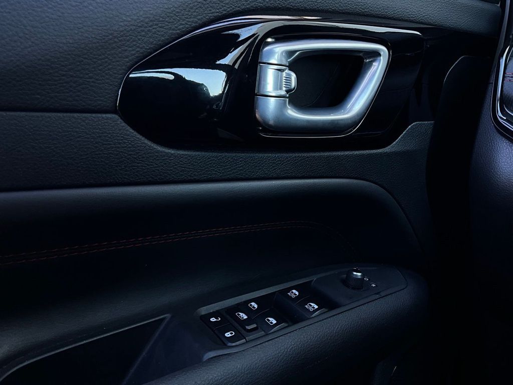 2025 Jeep Compass Trailhawk - Photo 19
