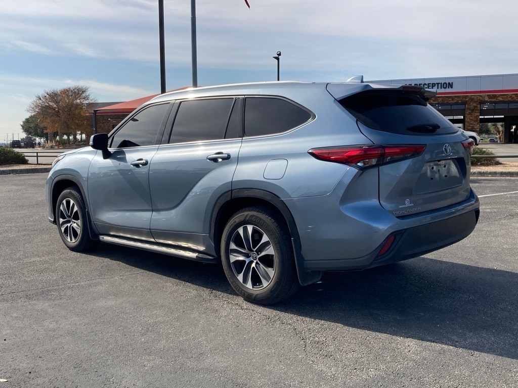 Used 2022 Toyota Highlander XLE SUV