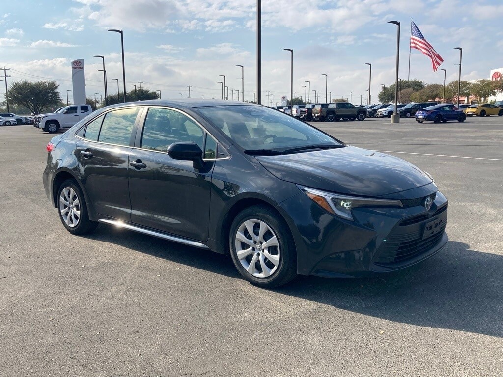 2024 Toyota Corolla Hybrid LE photo 3