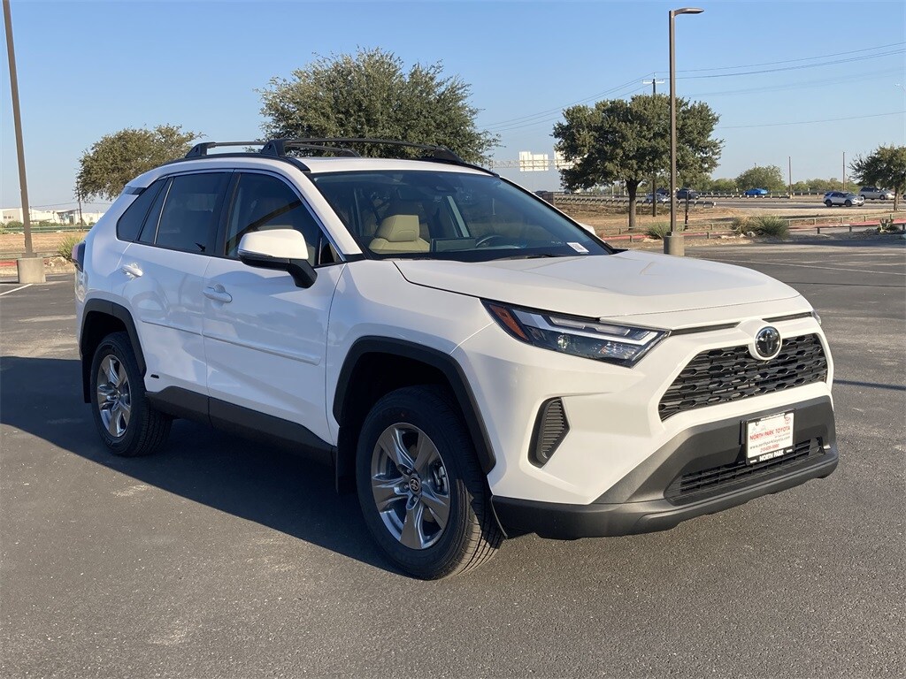 2025 Toyota RAV4 Hybrid XLE photo 2
