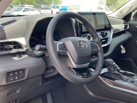 2026 Toyota Highlander Platinum SUV