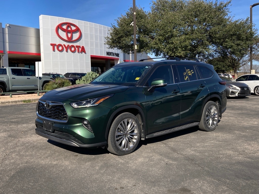 2024 Toyota Highlander Platinum's photo