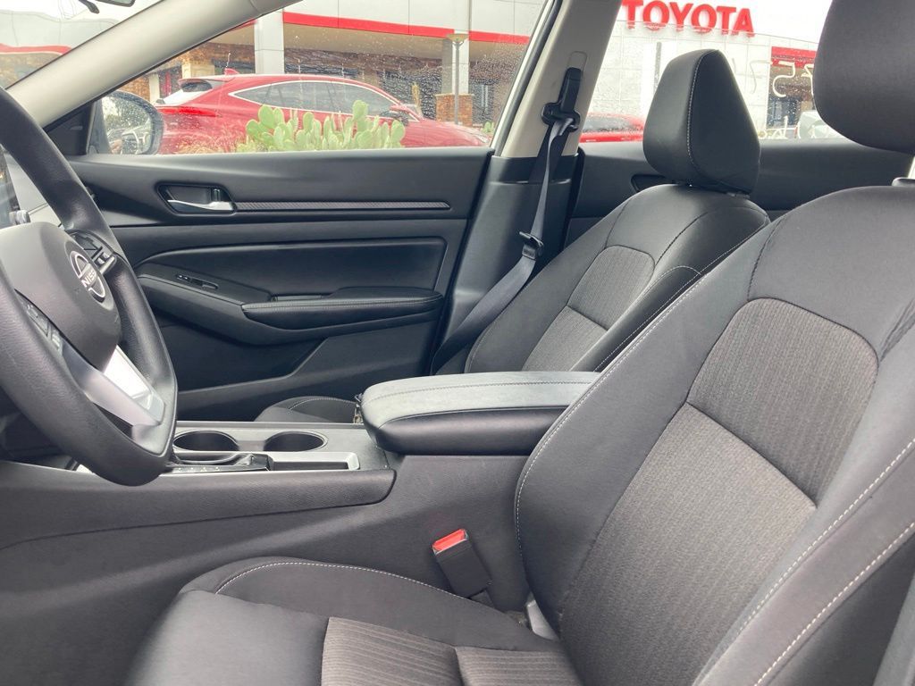2025 Nissan Altima SV - Photo 8