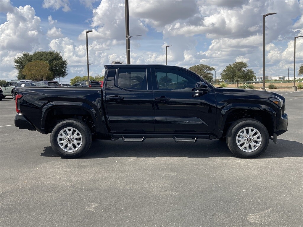 2025 Toyota Tacoma SR5 photo 3