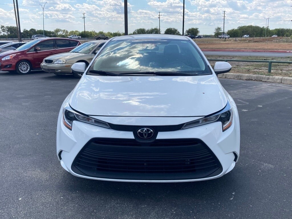2024 Toyota Corolla LE photo 2