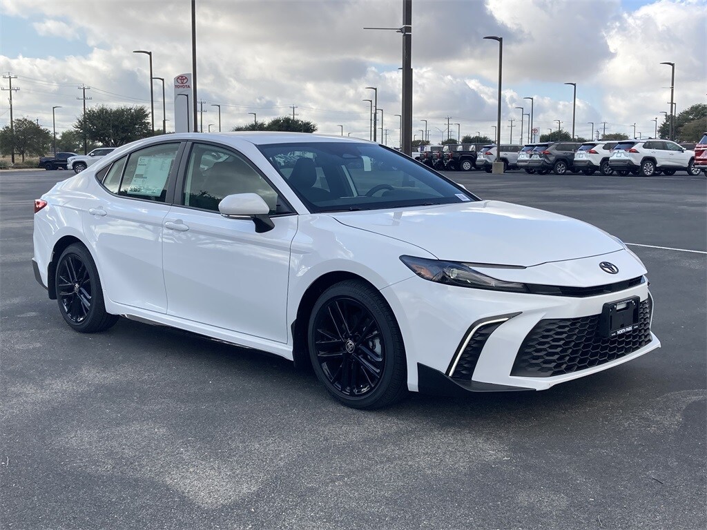 2026 Toyota Camry SE photo 3