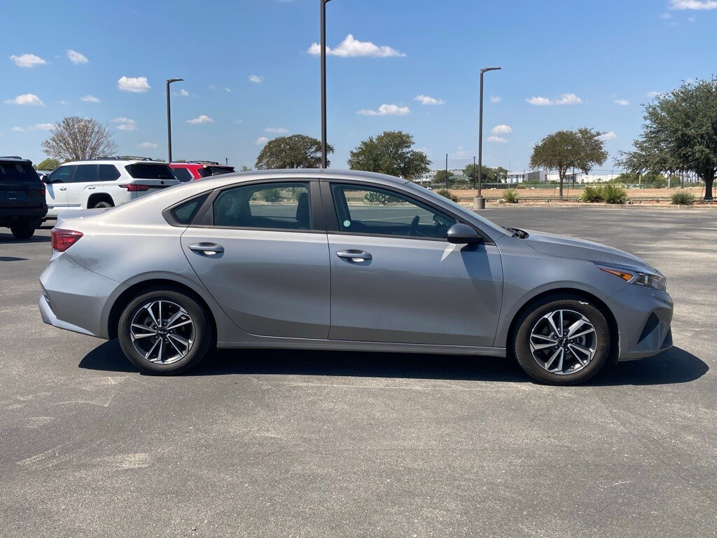 2024 Kia Forte LXS photo 4