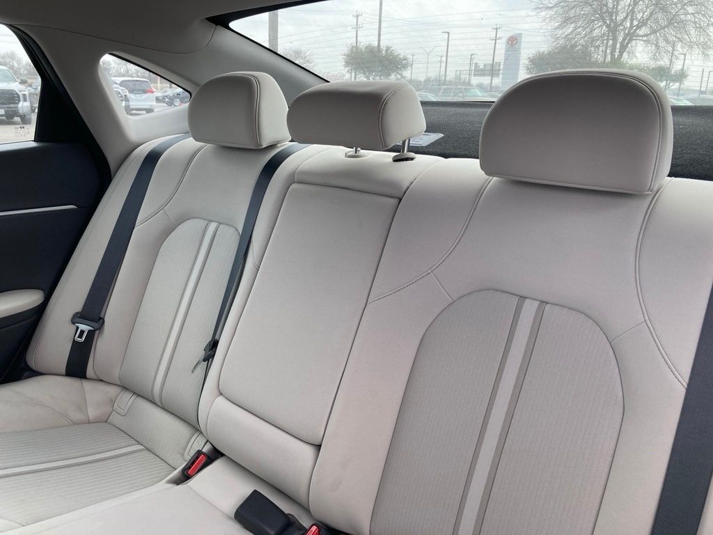 2025 Hyundai Sonata Hybrid SEL - Photo 10