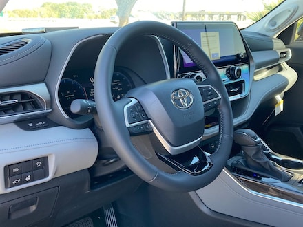 2026 Toyota Highlander Limited SUV