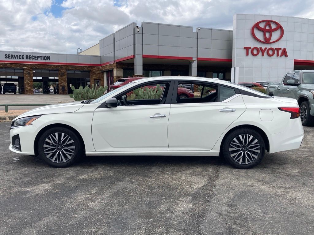 2025 Nissan Altima SV - Photo 6