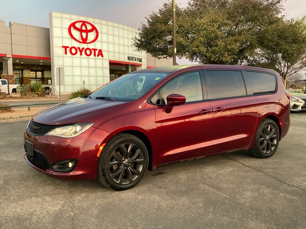 Used 2019 Chrysler Pacifica Touring Plus Minivan/Van