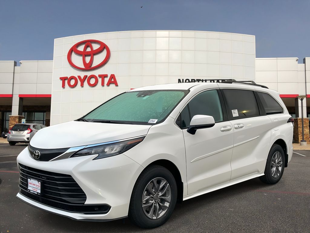 2026 Toyota Sienna LE 8-Passenger Hybrid FWD's photo