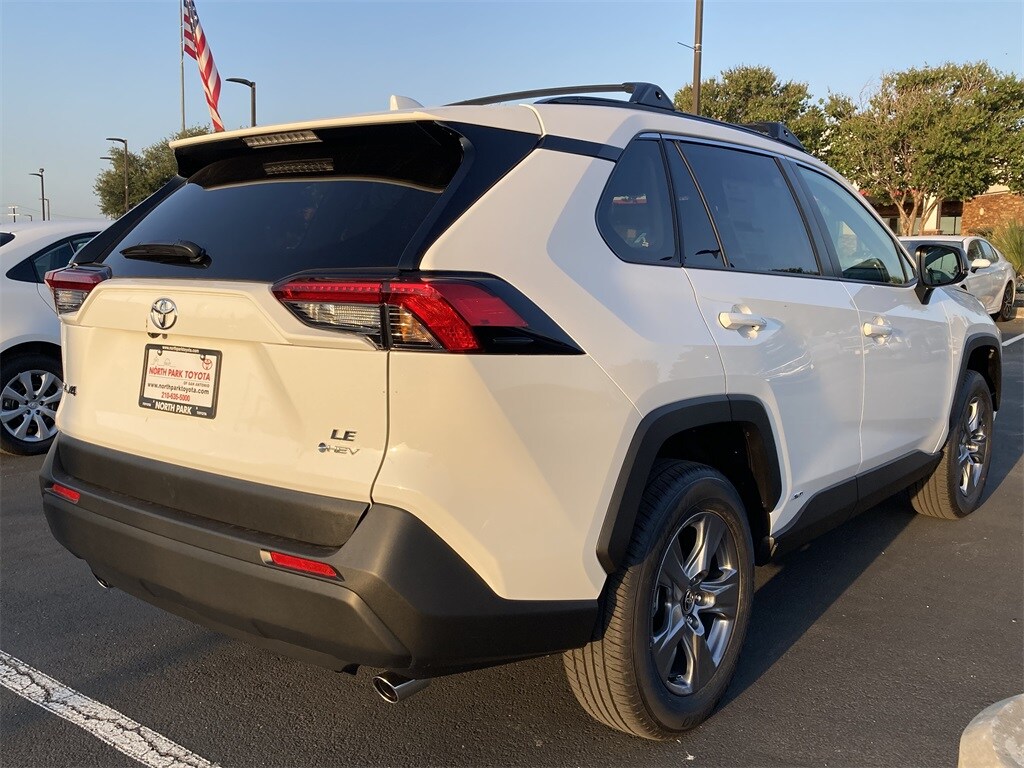 2025 Toyota RAV4 Hybrid LE photo 4