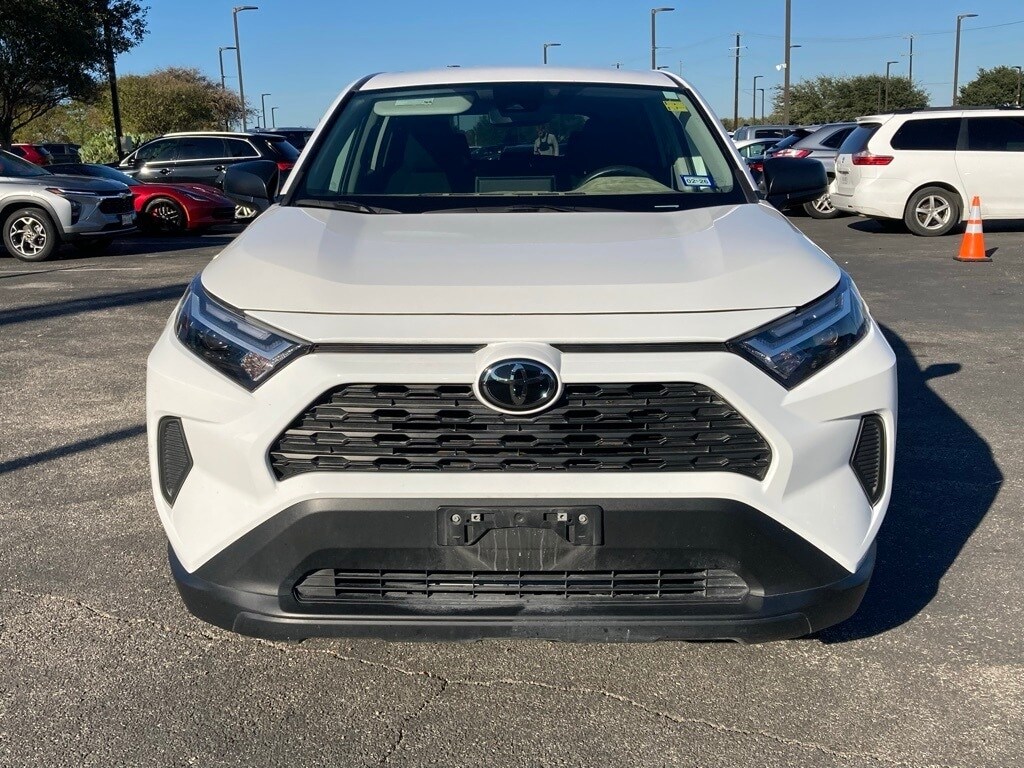 2023 Toyota RAV4 LE photo 2