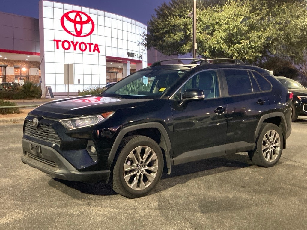 2020 Toyota RAV4 XLE Premium's photo