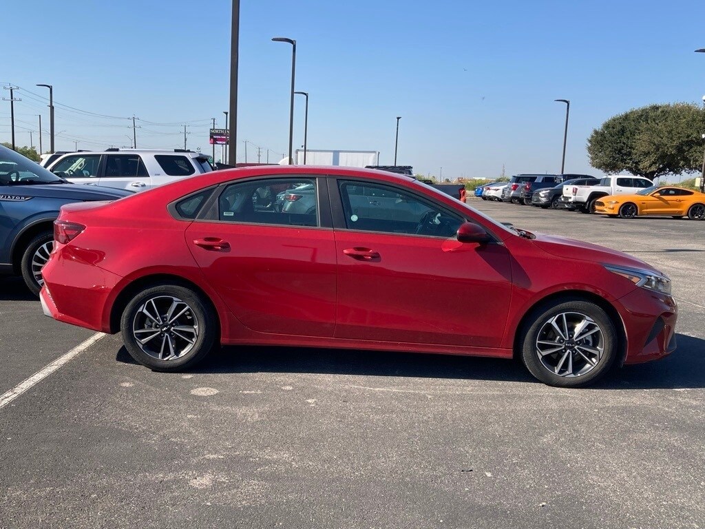2024 Kia Forte LXS photo 4