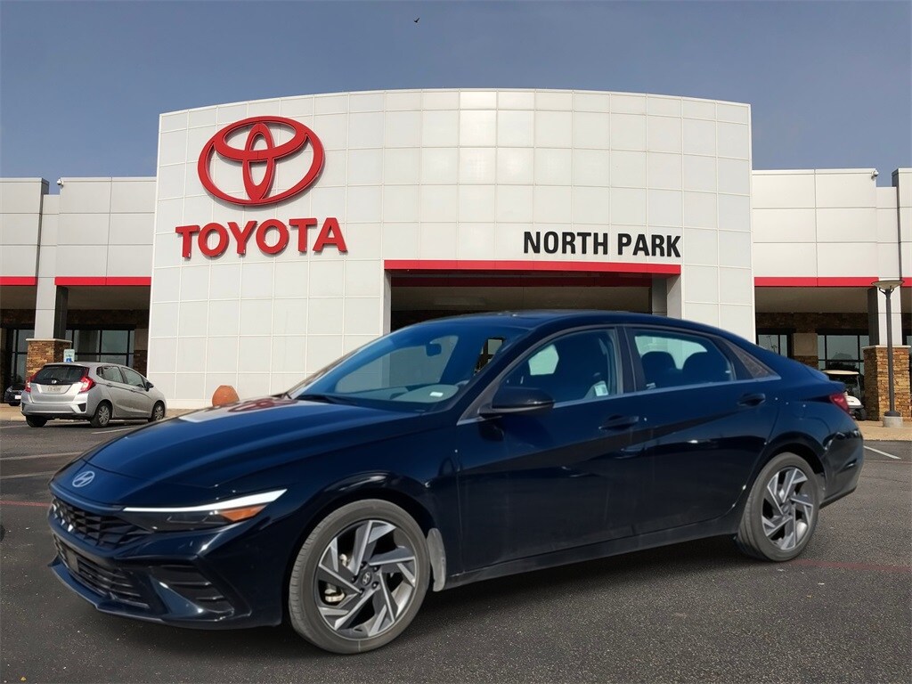 Used 2025 Hyundai Elantra SEL Convenience Sedan