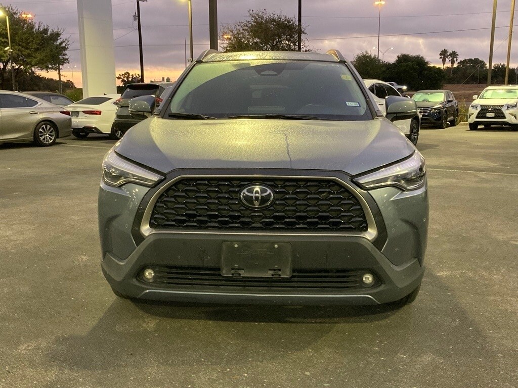 2023 Toyota Corolla Cross XLE photo 2