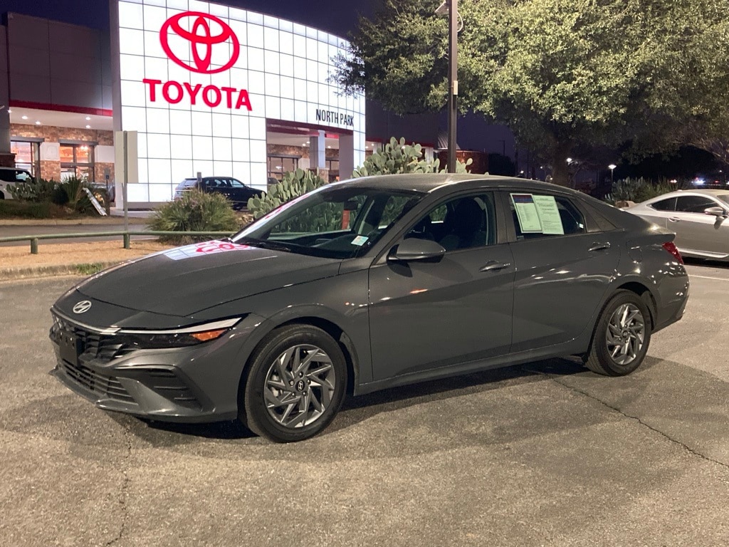 2025 Hyundai Elantra Blue's photo