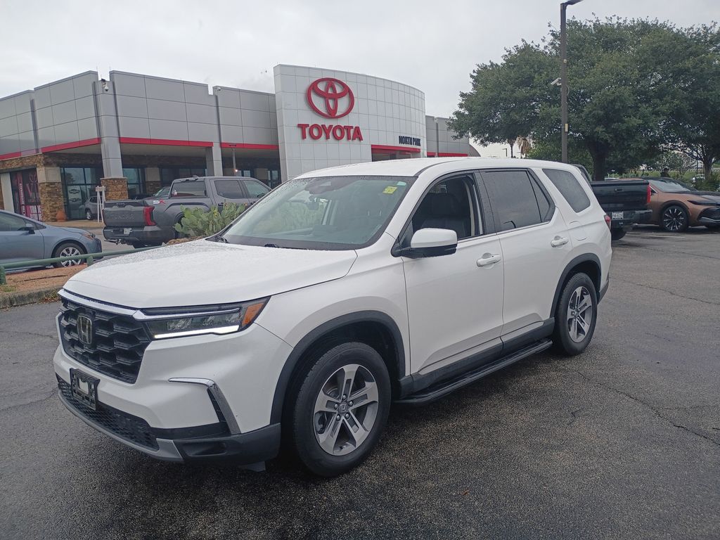 View vehicle photo 2