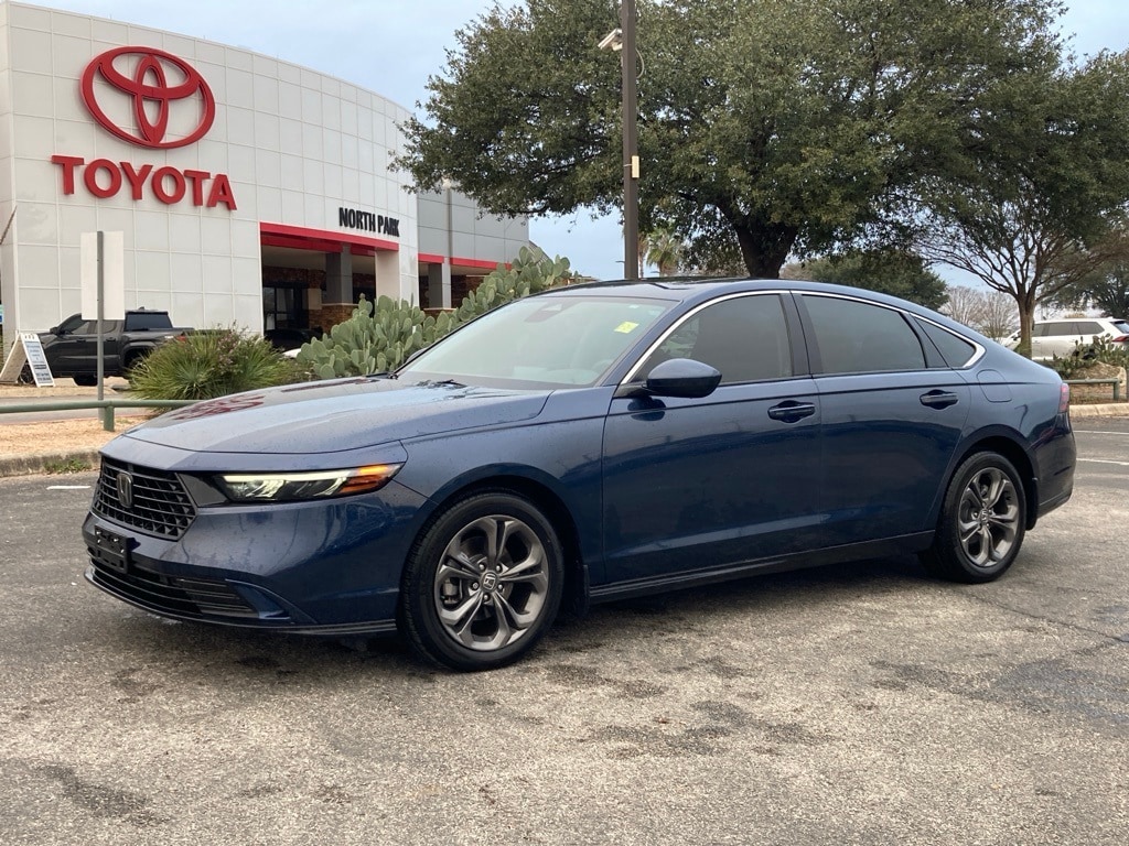 2024 Honda Accord EX's photo