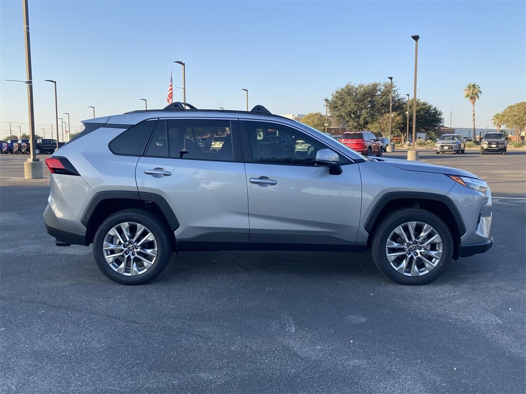 2025 Toyota RAV4 XLE Premium photo 4