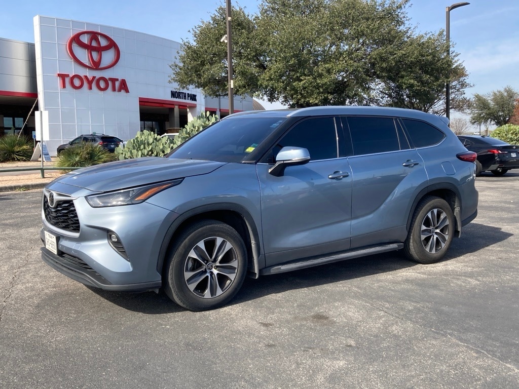 Used 2022 Toyota Highlander XLE SUV