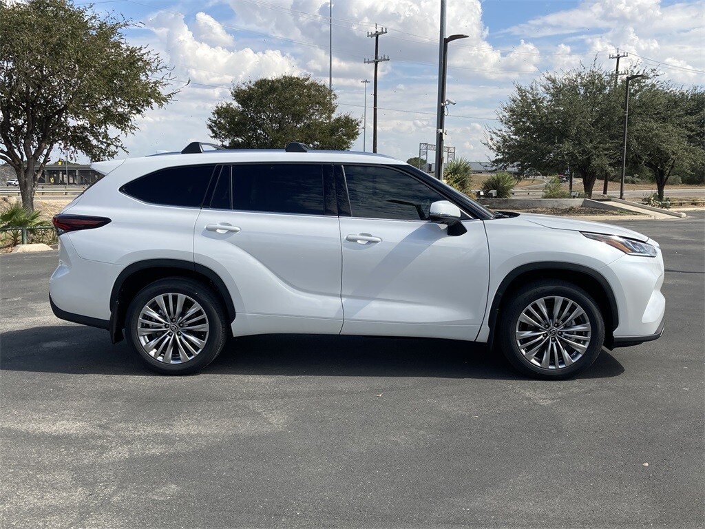 2025 Toyota Highlander Platinum photo 4
