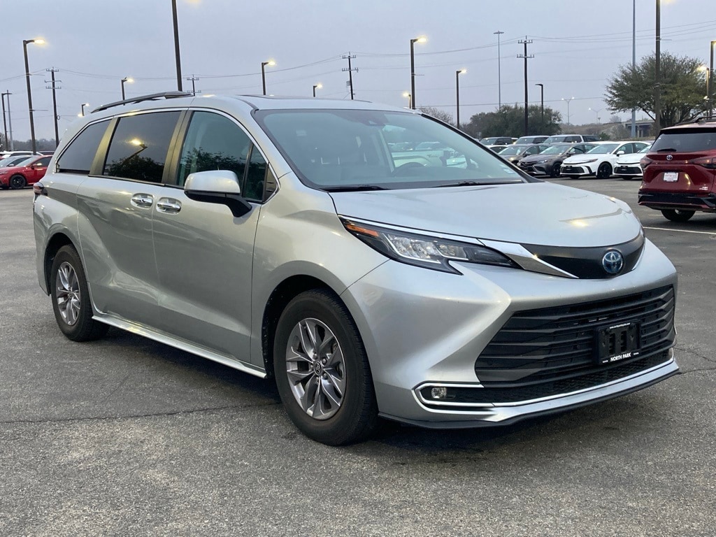 Certified 2023 Toyota Sienna XLE Minivan/Van