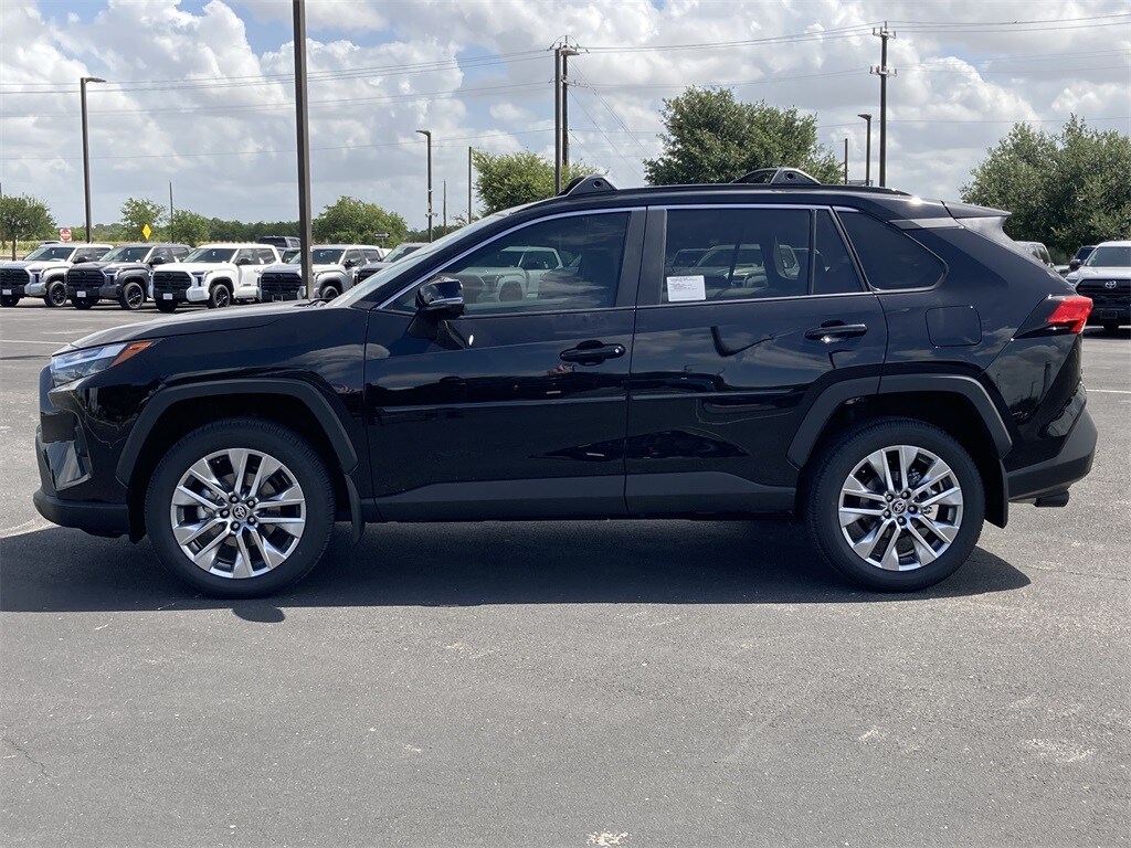 2025 Toyota RAV4 XLE Premium photo 3
