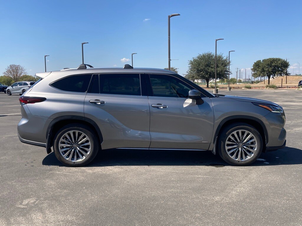 2025 Toyota Highlander Hybrid XLE photo 4
