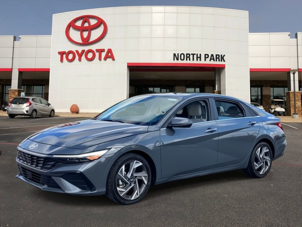 Used 2025 Hyundai Elantra Limited Sedan