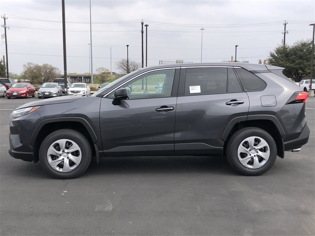 2025 Toyota RAV4 LE photo 4