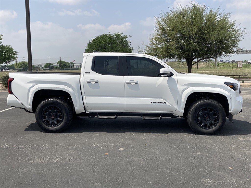 2025 Toyota Tacoma SR5 photo 4