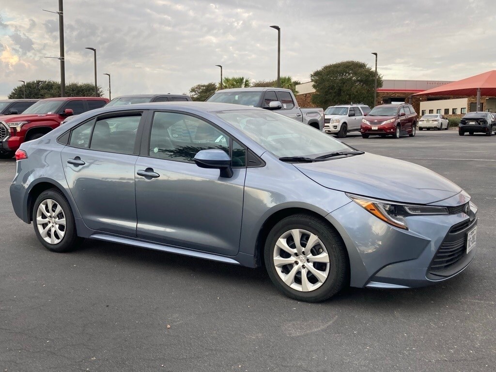 2024 Toyota Corolla LE photo 2