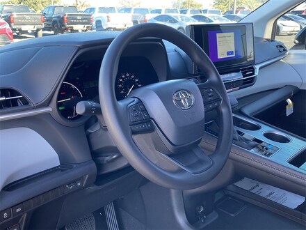 2026 Toyota Sienna LE 8 Passenger Van Passenger Van