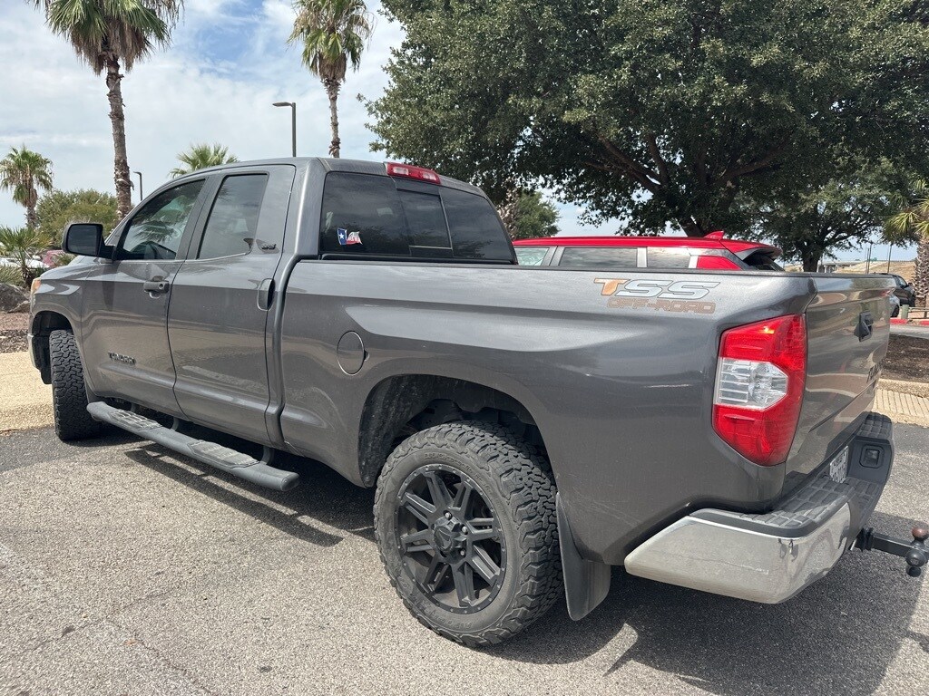2018 Toyota Tundra SR5 photo 2